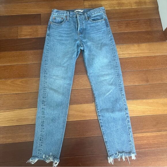 Levi's WEDGIE Premium High Rise Jeans Sz 26 - Picture 3 of 16